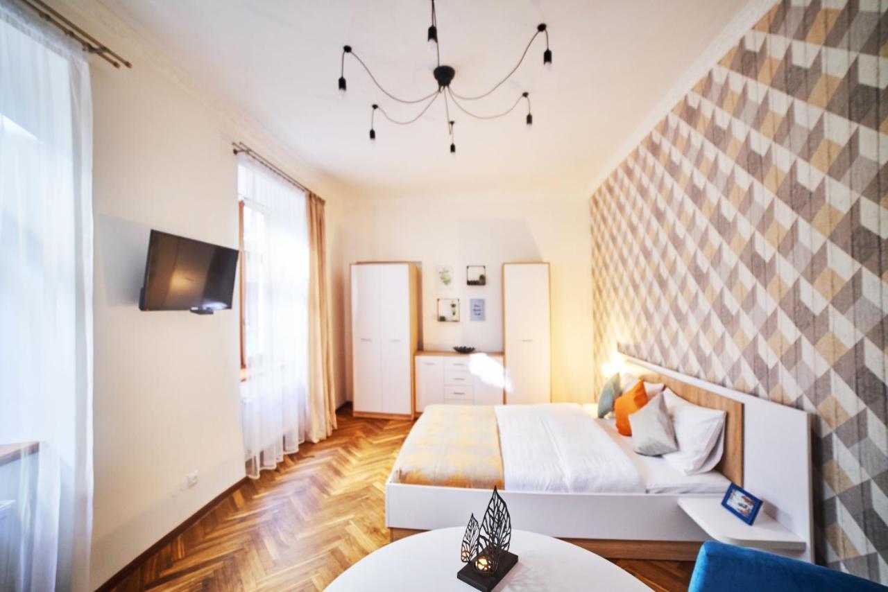 Style Apartments In Old Лвив Екстериор снимка